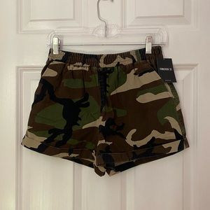 Forever 21 camo shorts new